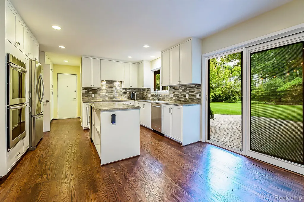 581 Woodway Court Bloomfield Hills City MI 48302