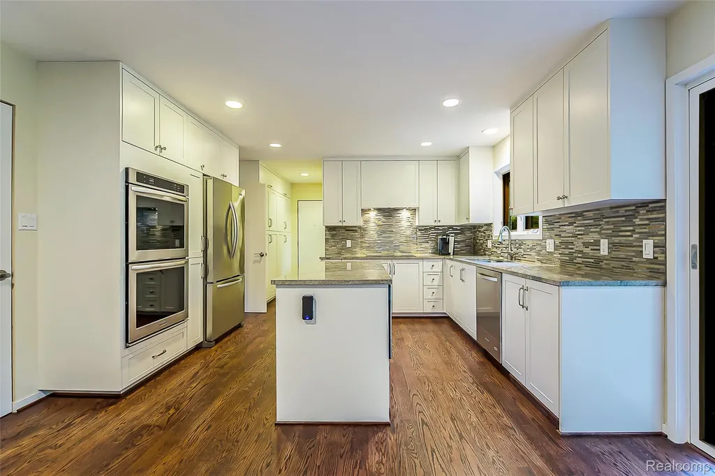 581 Woodway Court Bloomfield Hills City MI 48302
