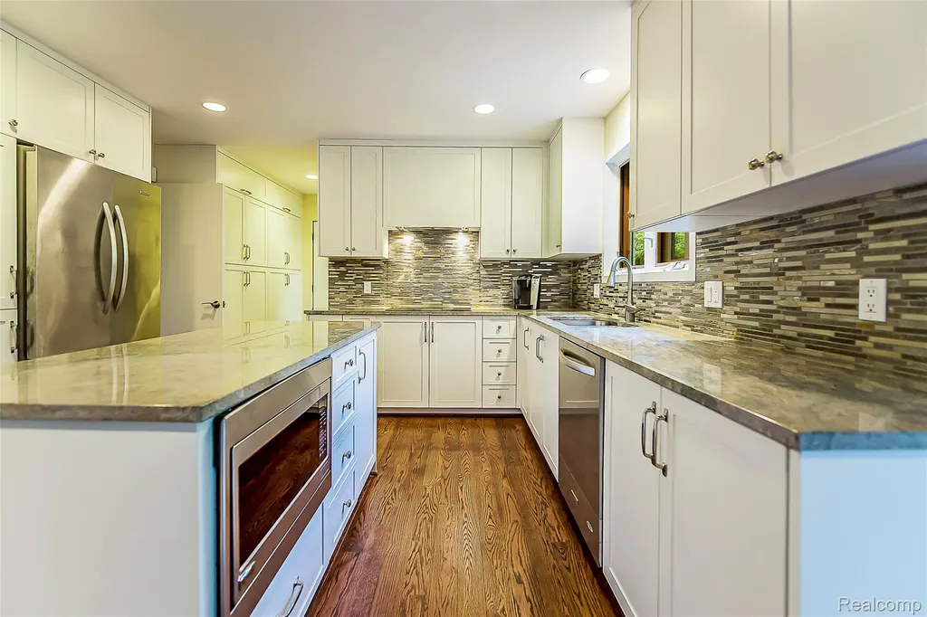 581 Woodway Court Bloomfield Hills City MI 48302