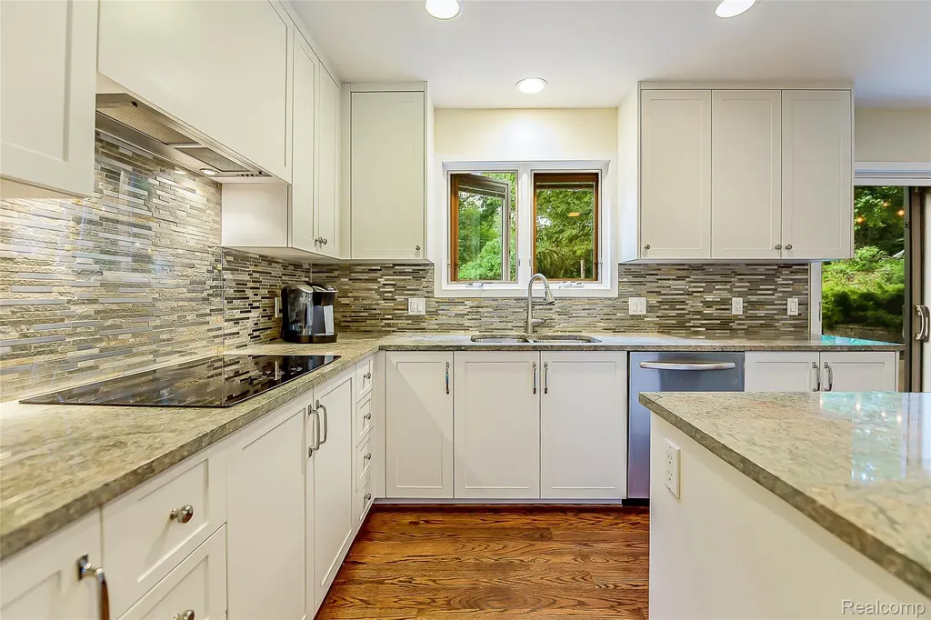 581 Woodway Court Bloomfield Hills City MI 48302