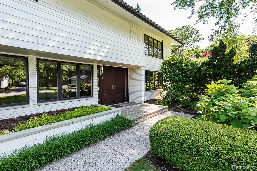 581 Woodway Court Bloomfield Hills City MI 48302