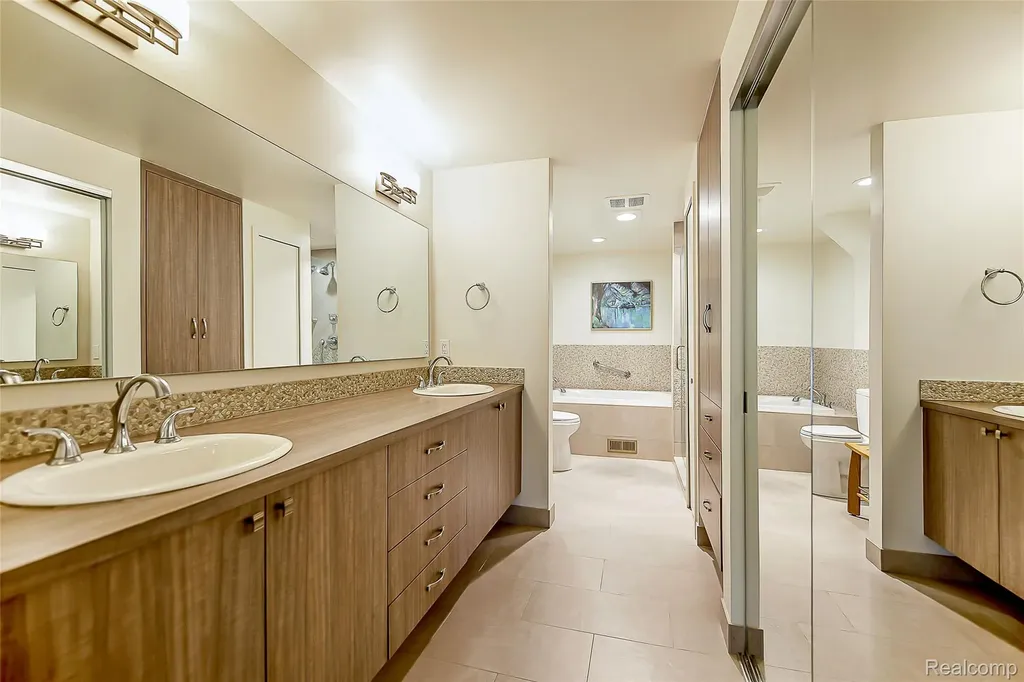 581 Woodway Court Bloomfield Hills City MI 48302