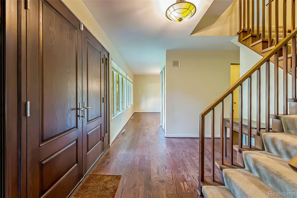 581 Woodway Court Bloomfield Hills City MI 48302