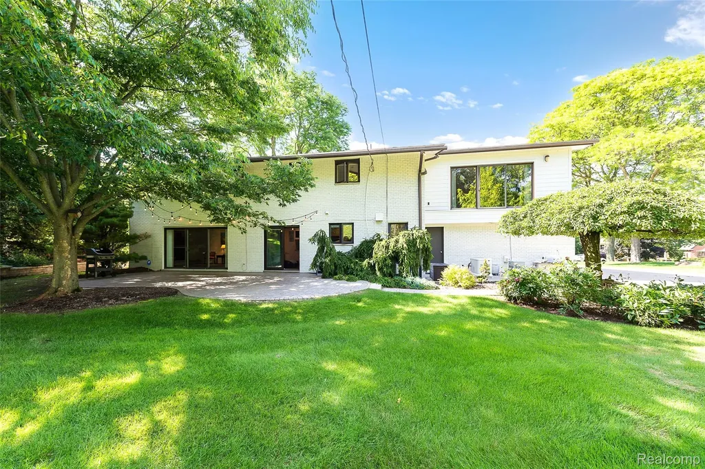 581 Woodway Court Bloomfield Hills City MI 48302