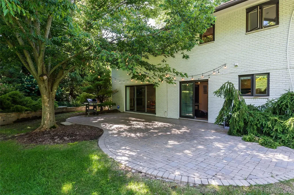 581 Woodway Court Bloomfield Hills City MI 48302