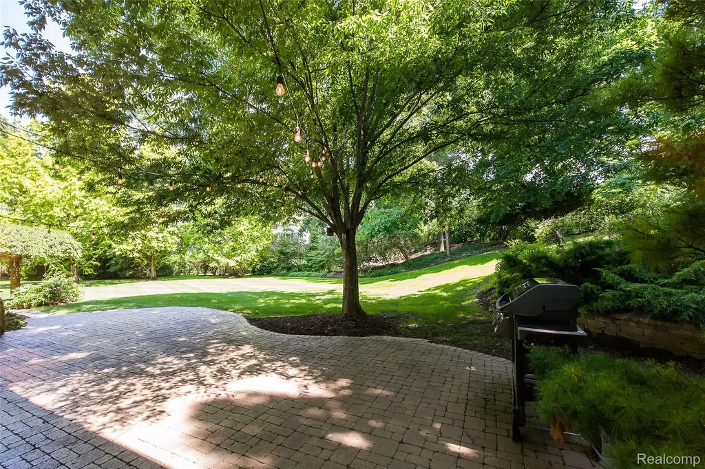 581 Woodway Court Bloomfield Hills City MI 48302