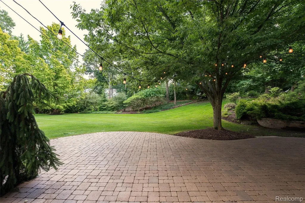 581 Woodway Court Bloomfield Hills City MI 48302