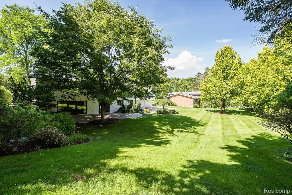 581 Woodway Court Bloomfield Hills City MI 48302