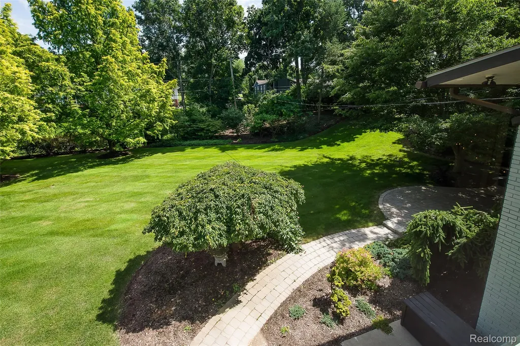 581 Woodway Court Bloomfield Hills City MI 48302