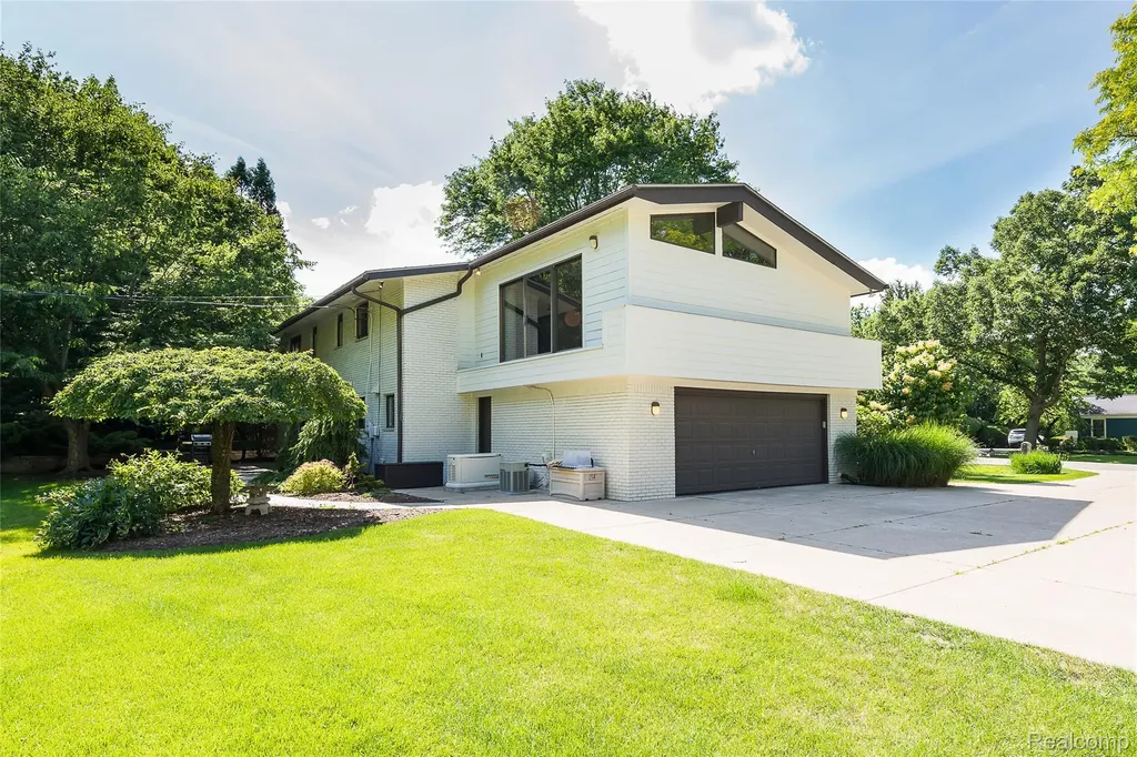 581 Woodway Court Bloomfield Hills City MI 48302