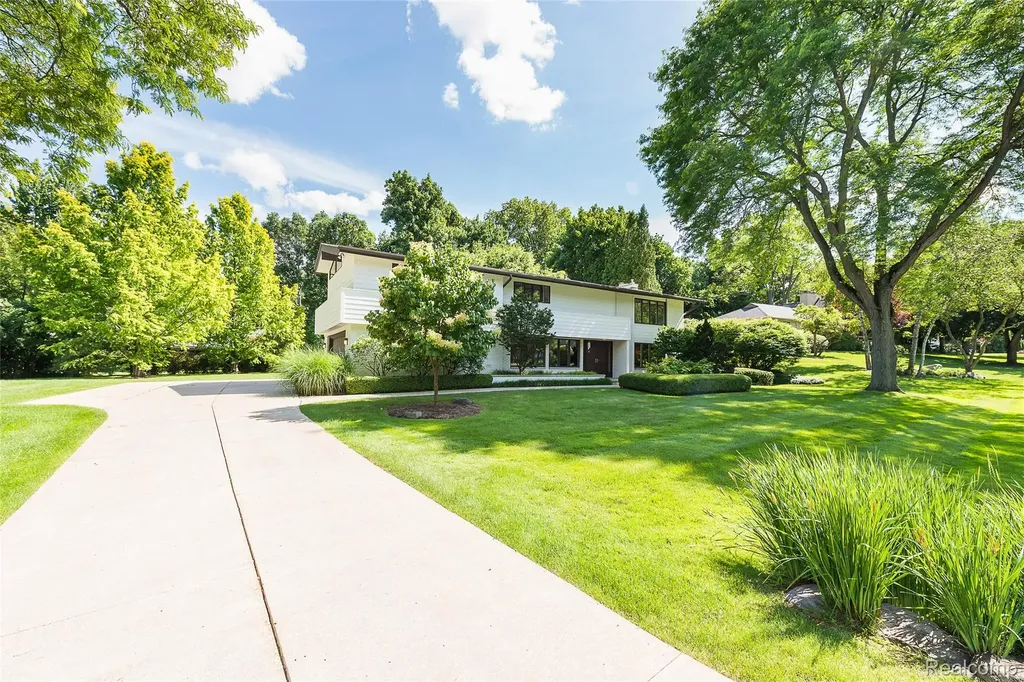 581 Woodway Court Bloomfield Hills City MI 48302