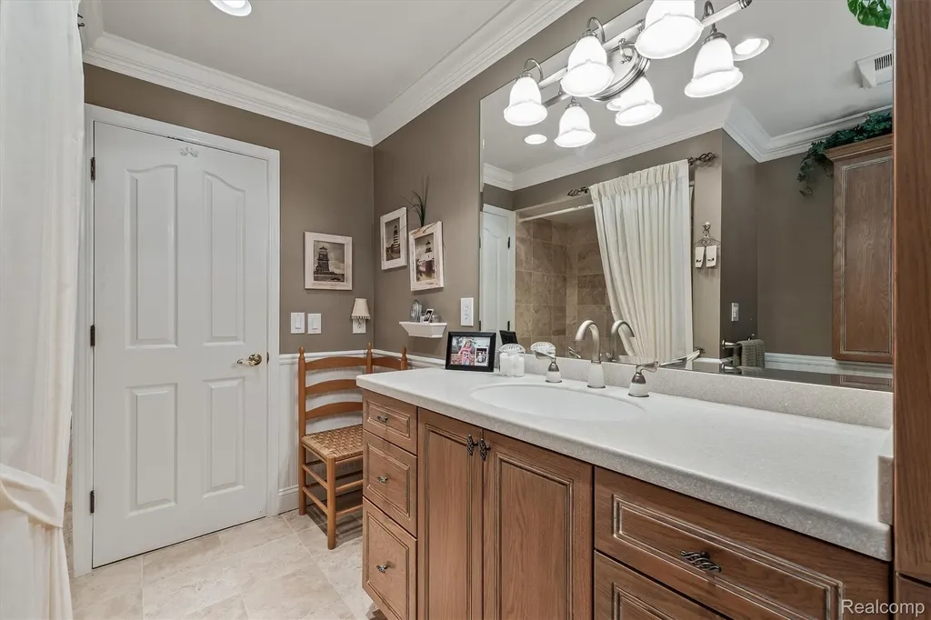 1662 Sumac Drive Rochester Hills City MI 48309
