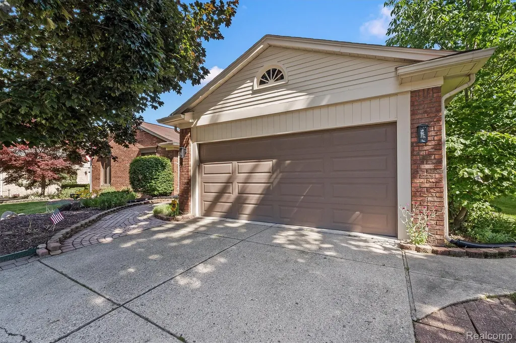1662 Sumac Drive Rochester Hills City MI 48309