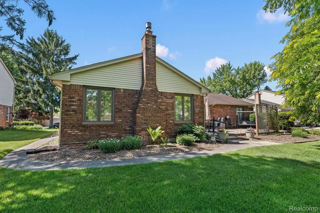 1662 Sumac Drive Rochester Hills City MI 48309