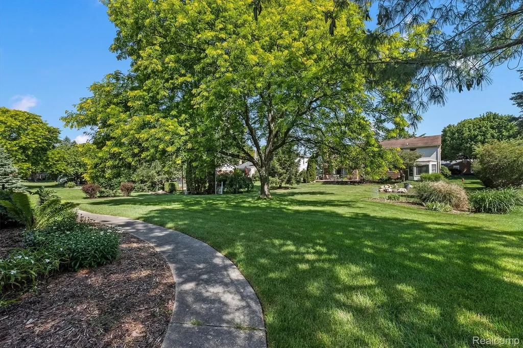 1662 Sumac Drive Rochester Hills City MI 48309