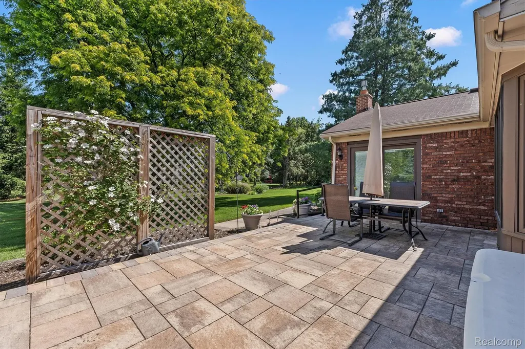 1662 Sumac Drive Rochester Hills City MI 48309