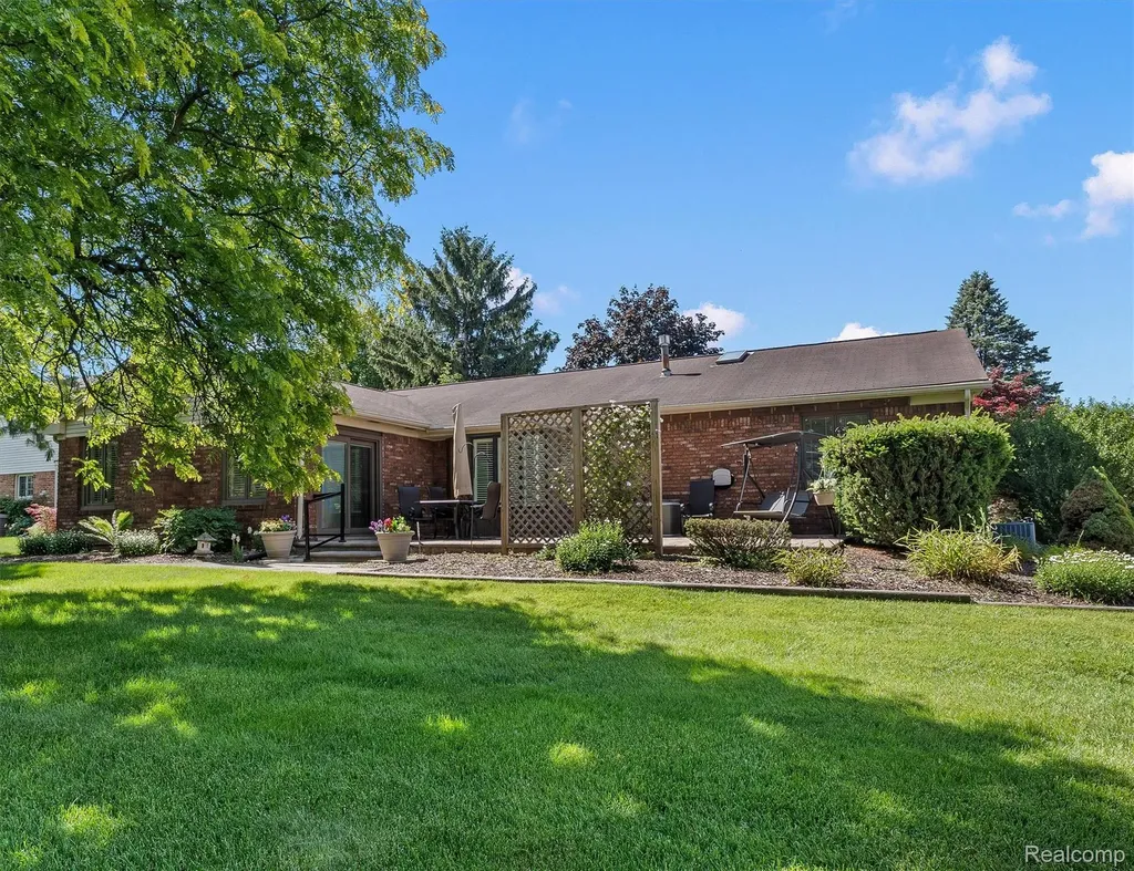 1662 Sumac Drive Rochester Hills City MI 48309