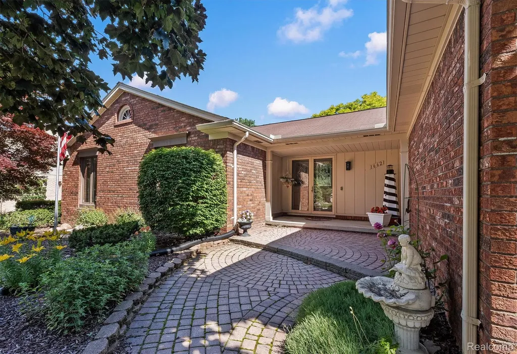 1662 Sumac Drive Rochester Hills City MI 48309