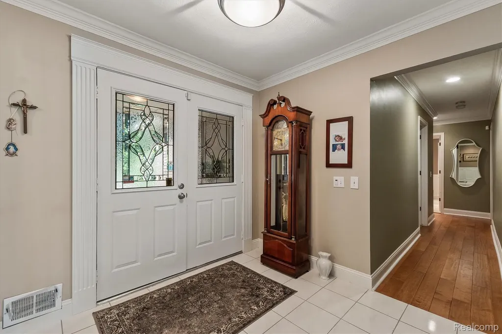 1662 Sumac Drive Rochester Hills City MI 48309