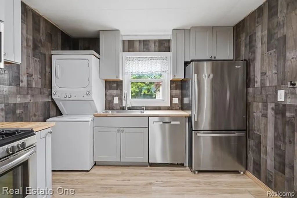 26435 Chippendale Street Roseville City MI 48066