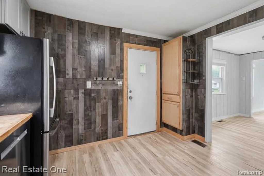 26435 Chippendale Street Roseville City MI 48066