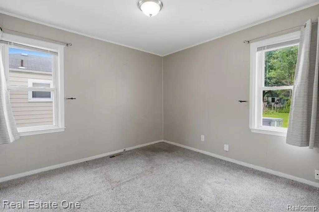 26435 Chippendale Street Roseville City MI 48066