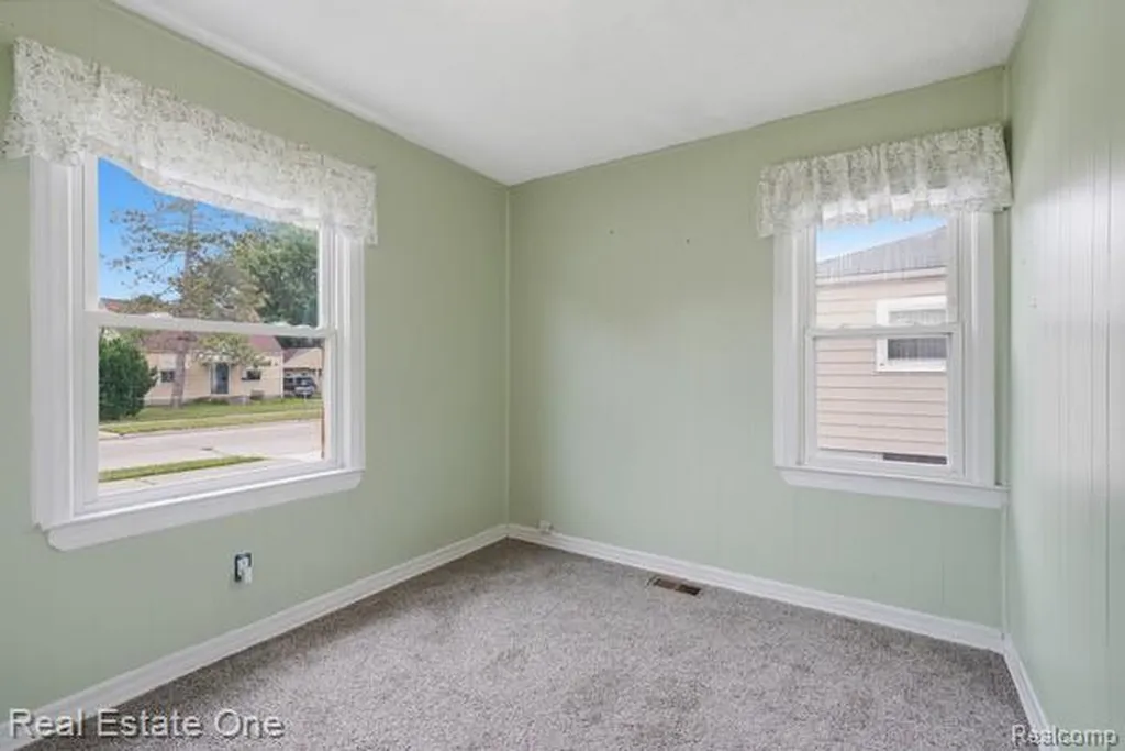 26435 Chippendale Street Roseville City MI 48066