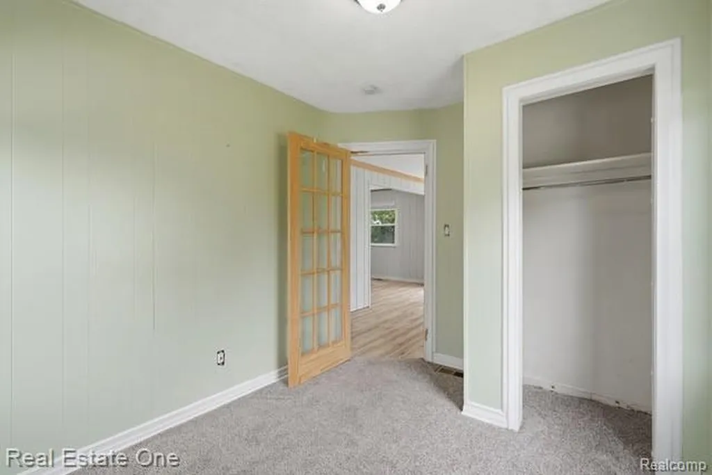 26435 Chippendale Street Roseville City MI 48066