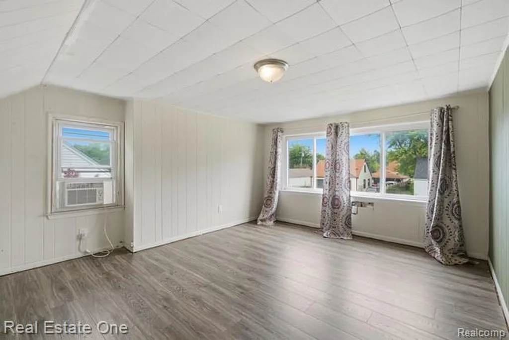 26435 Chippendale Street Roseville City MI 48066
