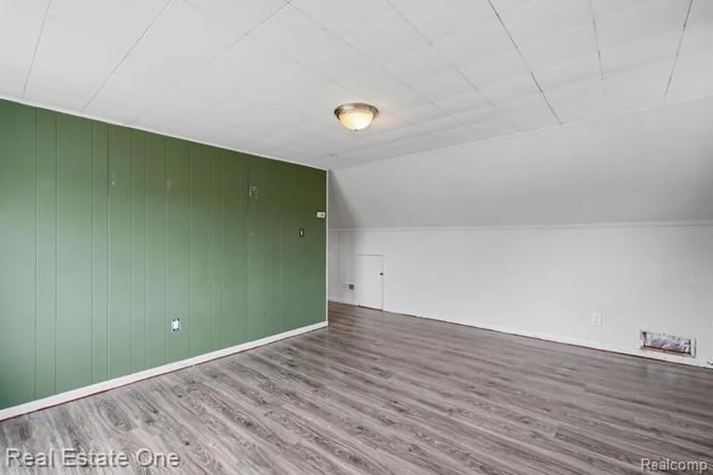26435 Chippendale Street Roseville City MI 48066