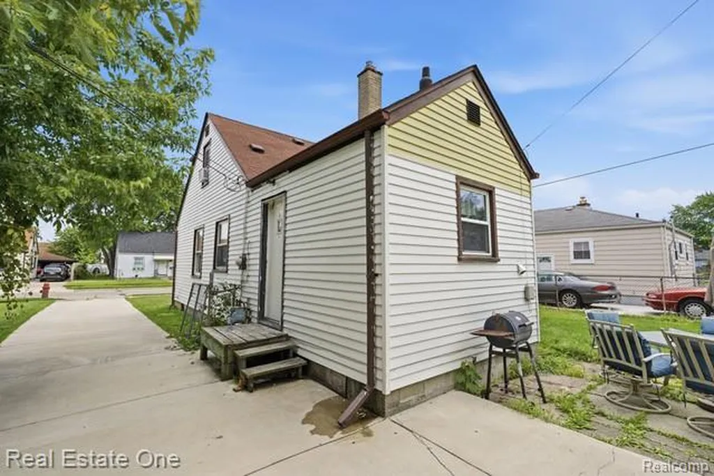 26435 Chippendale Street Roseville City MI 48066