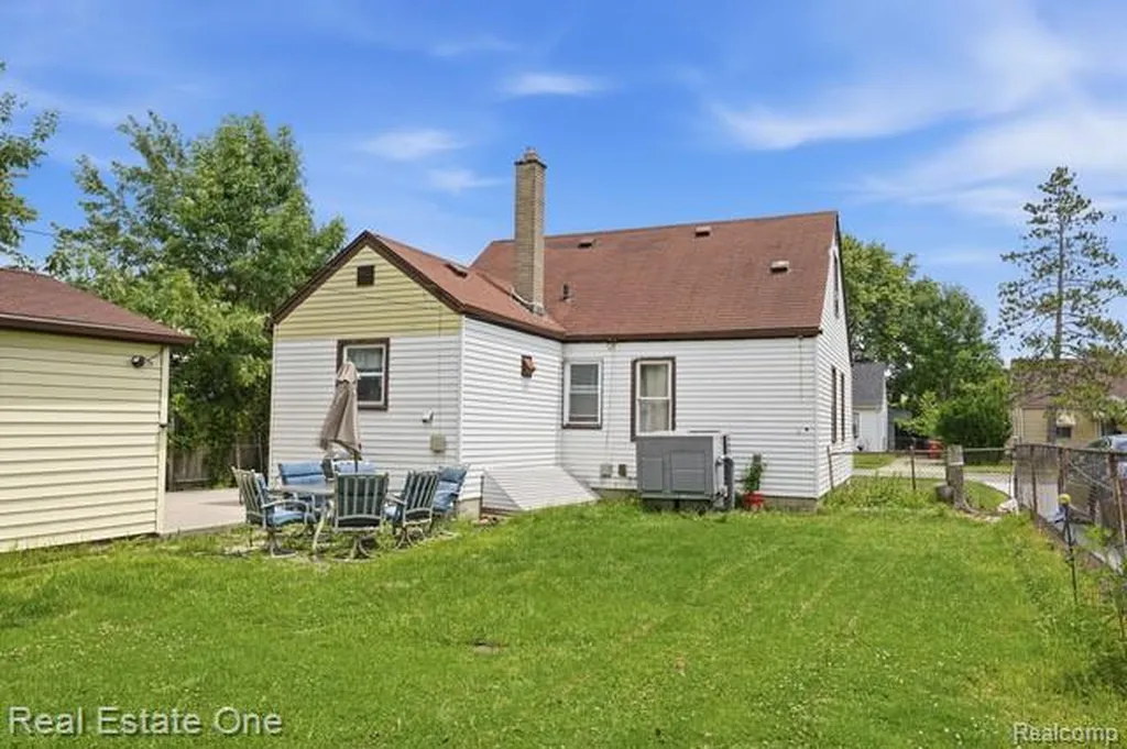 26435 Chippendale Street Roseville City MI 48066