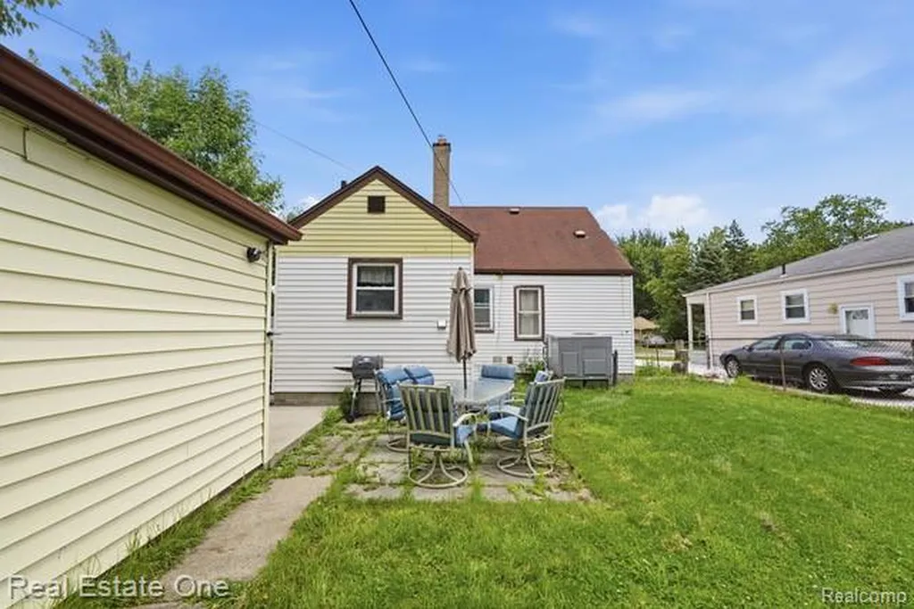 26435 Chippendale Street Roseville City MI 48066