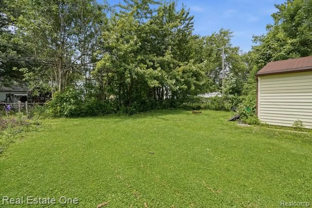 26435 Chippendale Street Roseville City MI 48066