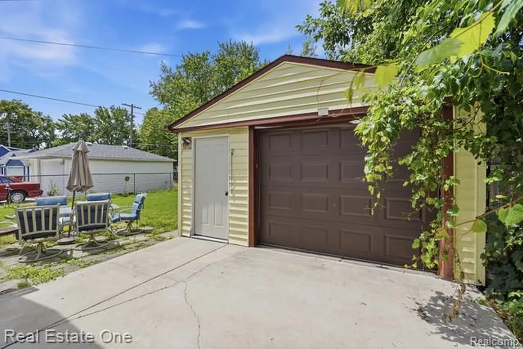 26435 Chippendale Street Roseville City MI 48066