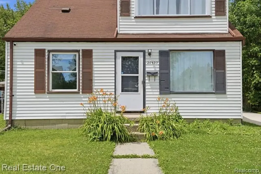 26435 Chippendale Street Roseville City MI 48066