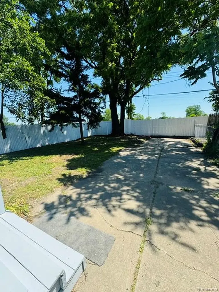 13932 Roselawn Street Detroit City MI 48238