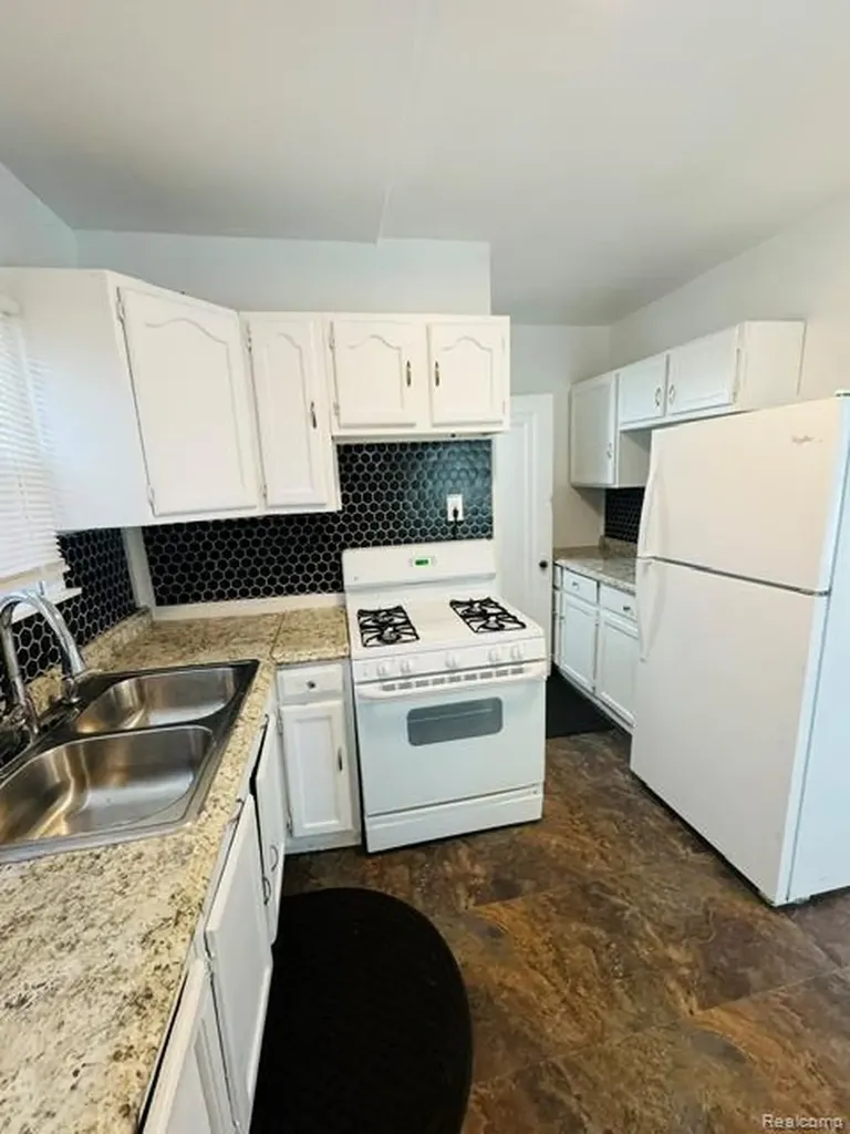 13932 Roselawn Street Detroit City MI 48238