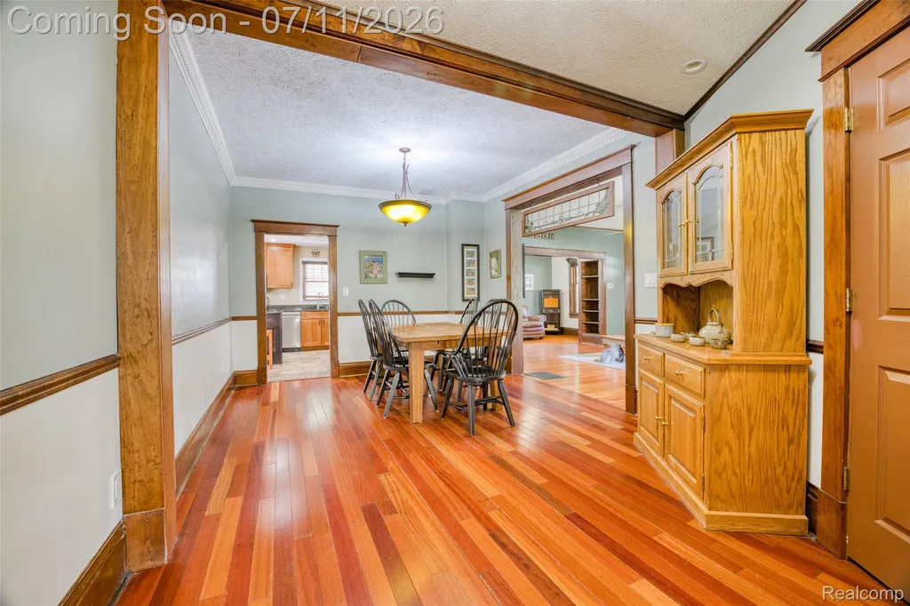 904 N Michigan Avenue Howell City MI 48843