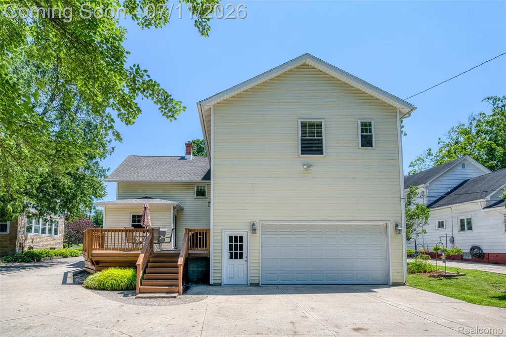 904 N Michigan Avenue Howell City MI 48843