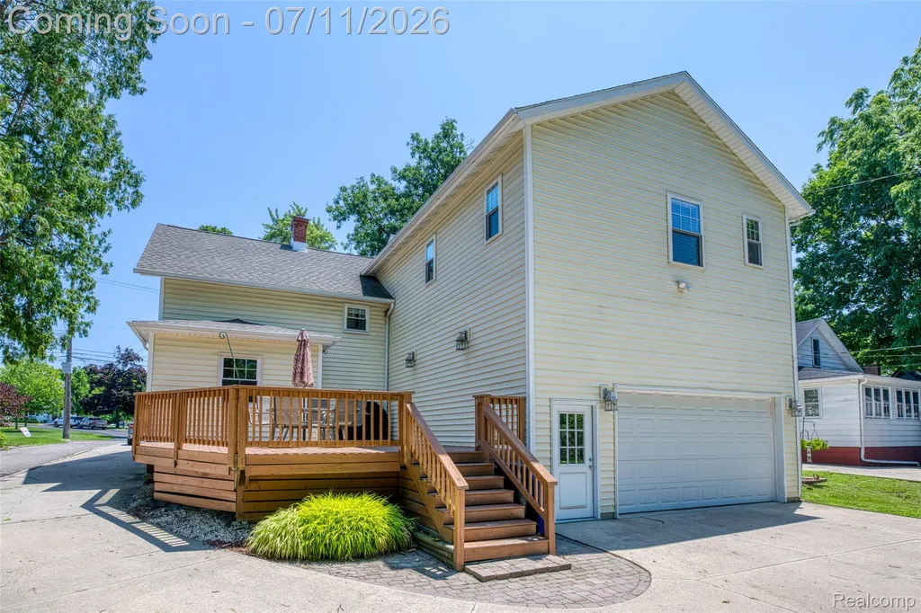 904 N Michigan Avenue Howell City MI 48843