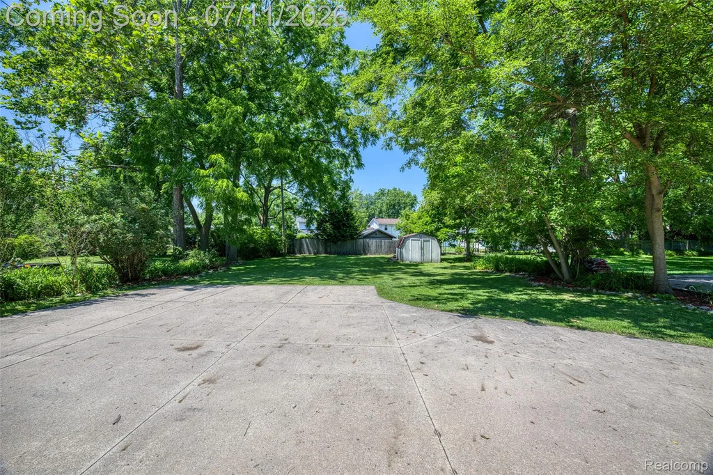 904 N Michigan Avenue Howell City MI 48843