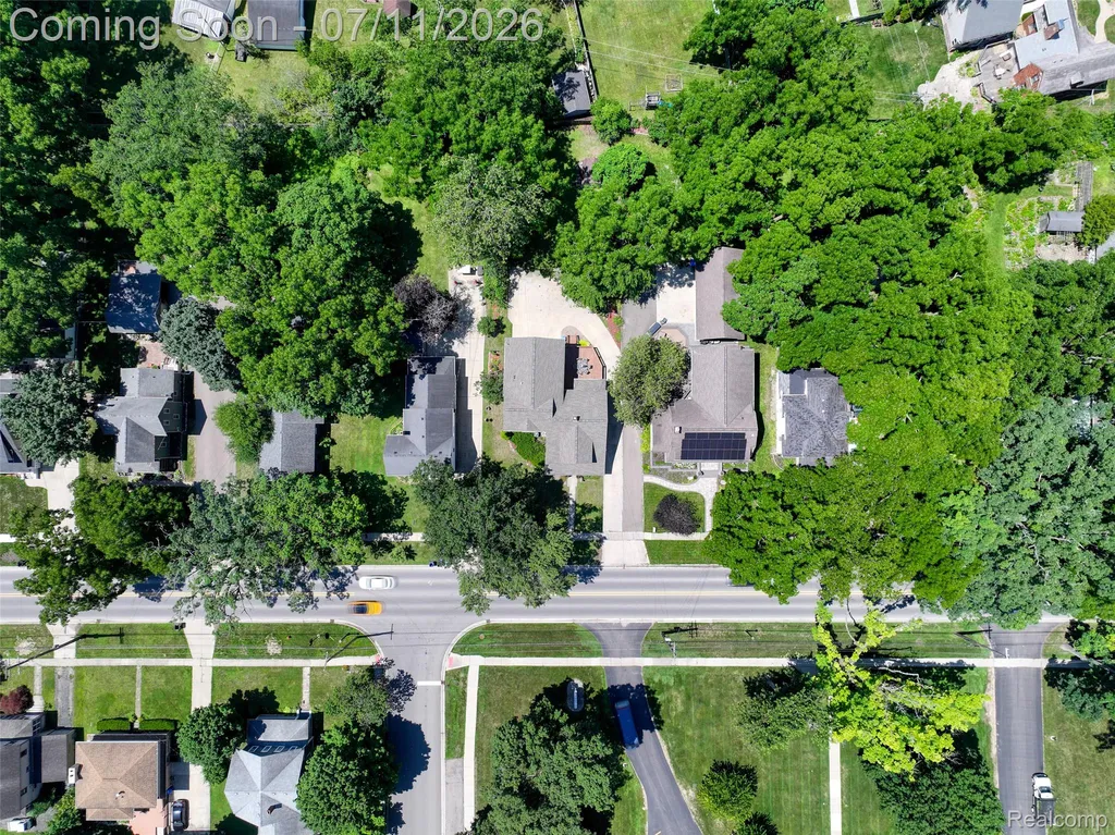 904 N Michigan Avenue Howell City MI 48843