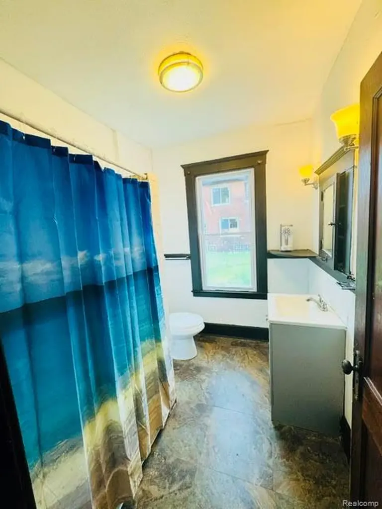 72 Pilgrim Street Highland Park City MI 48203