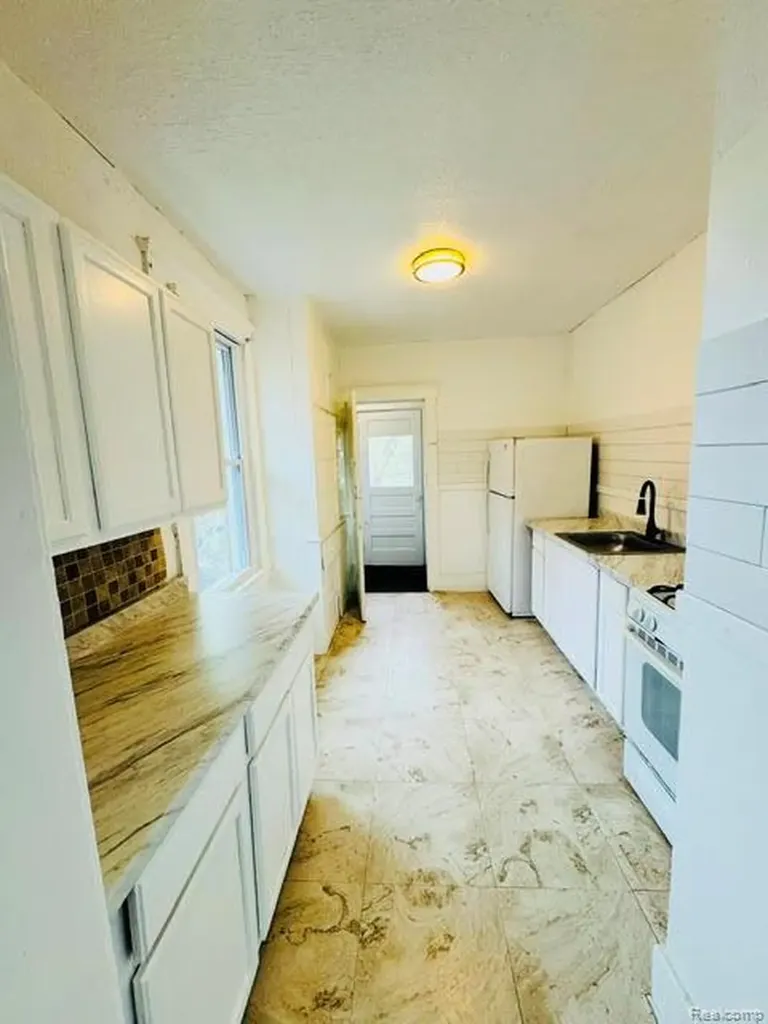 72 Pilgrim Street Highland Park City MI 48203