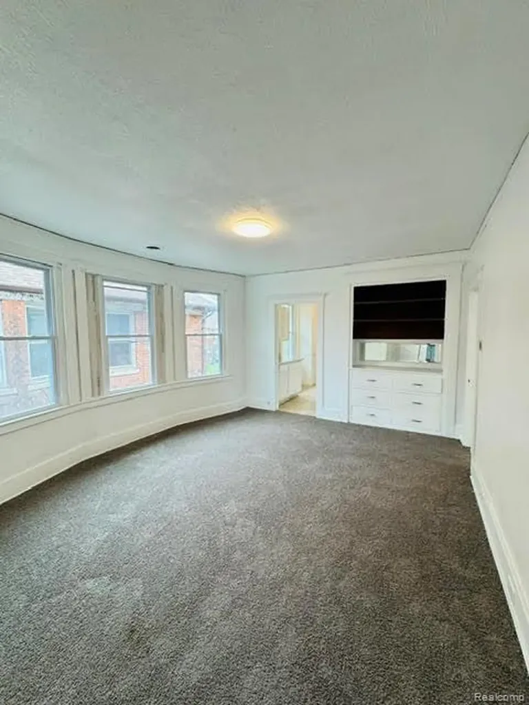 72 Pilgrim Street Highland Park City MI 48203