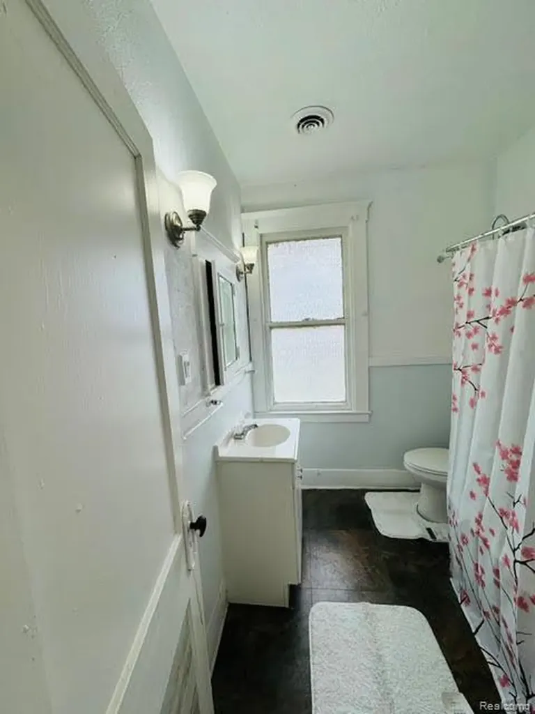 72 Pilgrim Street Highland Park City MI 48203