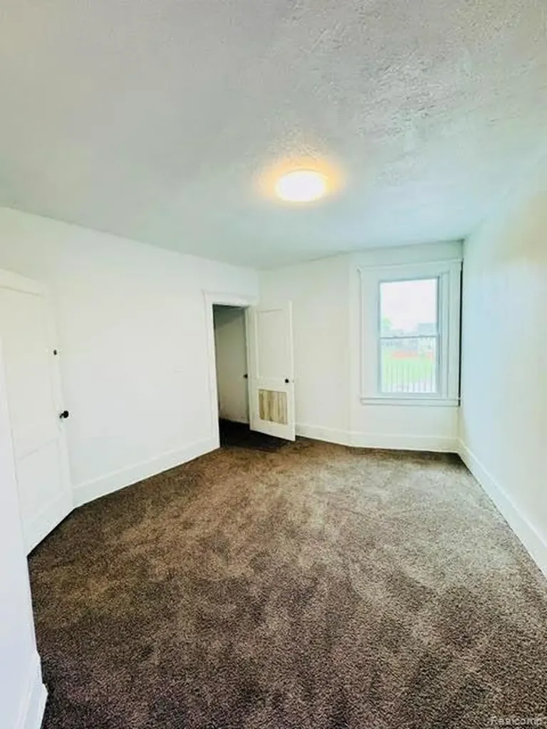 72 Pilgrim Street Highland Park City MI 48203