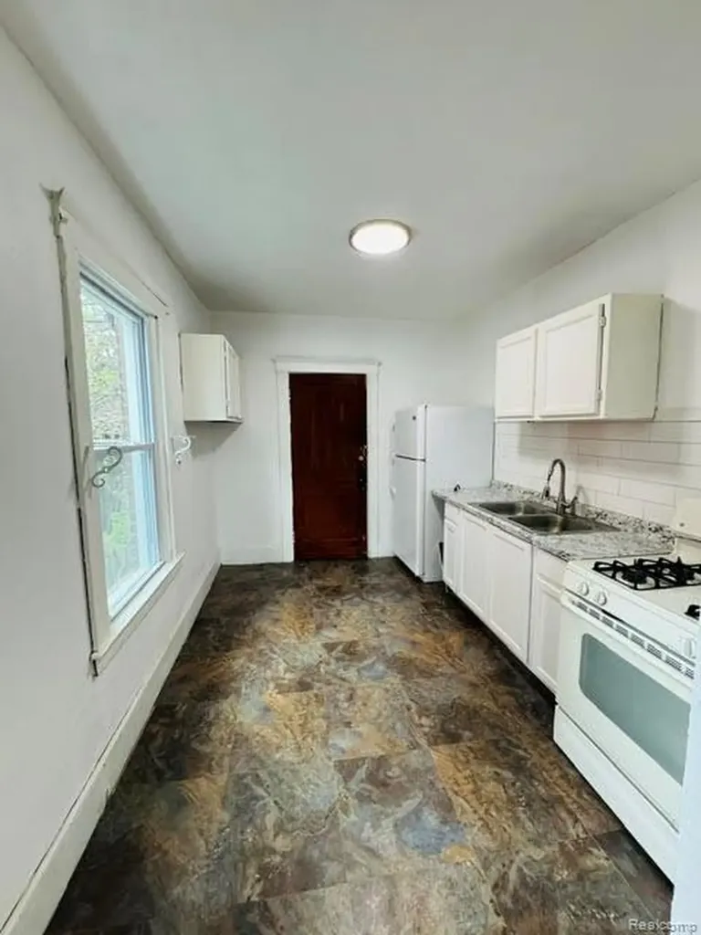 72 Pilgrim Street Highland Park City MI 48203