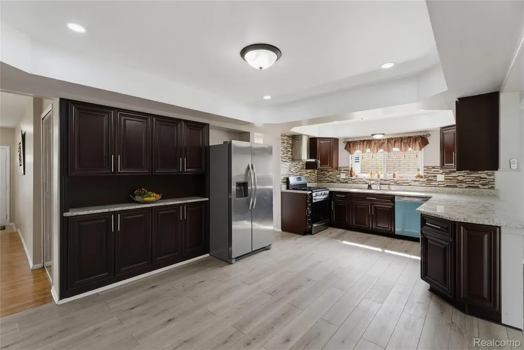 3173 Hedge Drive Sterling Heights City MI 48310